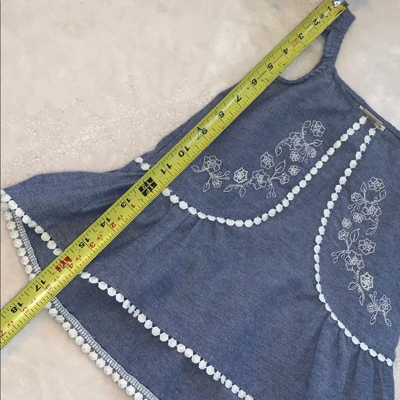 Lucky Brand Chambray Swing Top 4T Ruffle Straps EUC Embroidered Floral Design - Picture 7 of 10
